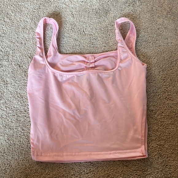 Light pink, silky cropped tank! - Picture 2 of 2